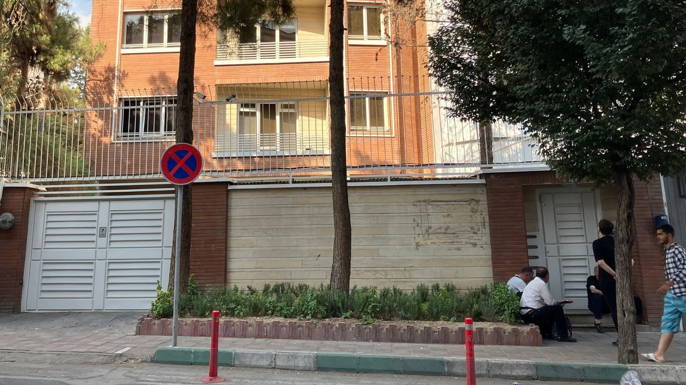 Der versiegelte Eingangsbereich des Deutschen Sprachinstituts in Teheran: Irans Behörden haben das Institut schließen lassen.