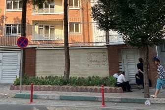 Der versiegelte Eingangsbereich des Deutschen Sprachinstituts in Teheran: Irans Behörden haben das Institut schließen lassen.