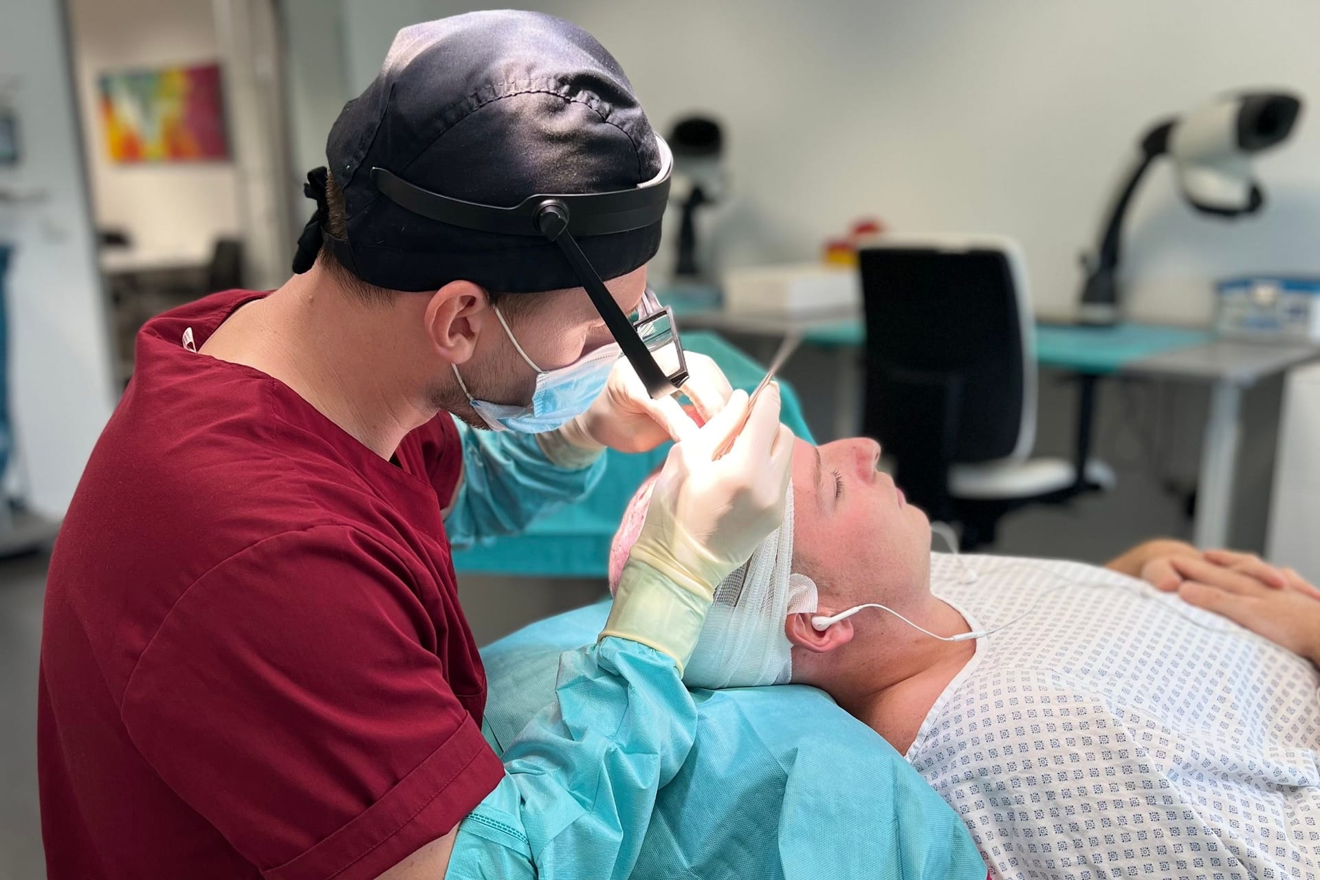 Dr. med. Rouben Czwikla bei der Arbeit in seinem Element.