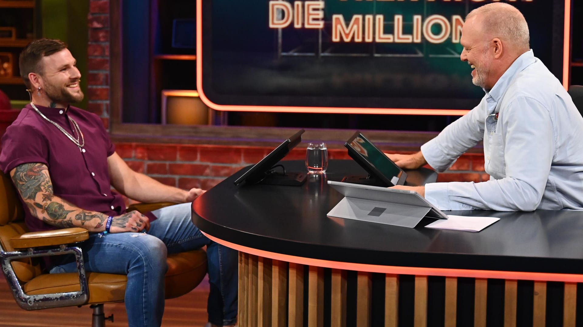 "Du gewinnst hier nicht die Million": Kandidat Oliver Buse und Stefan Raab in der neuen RTL+-Show.