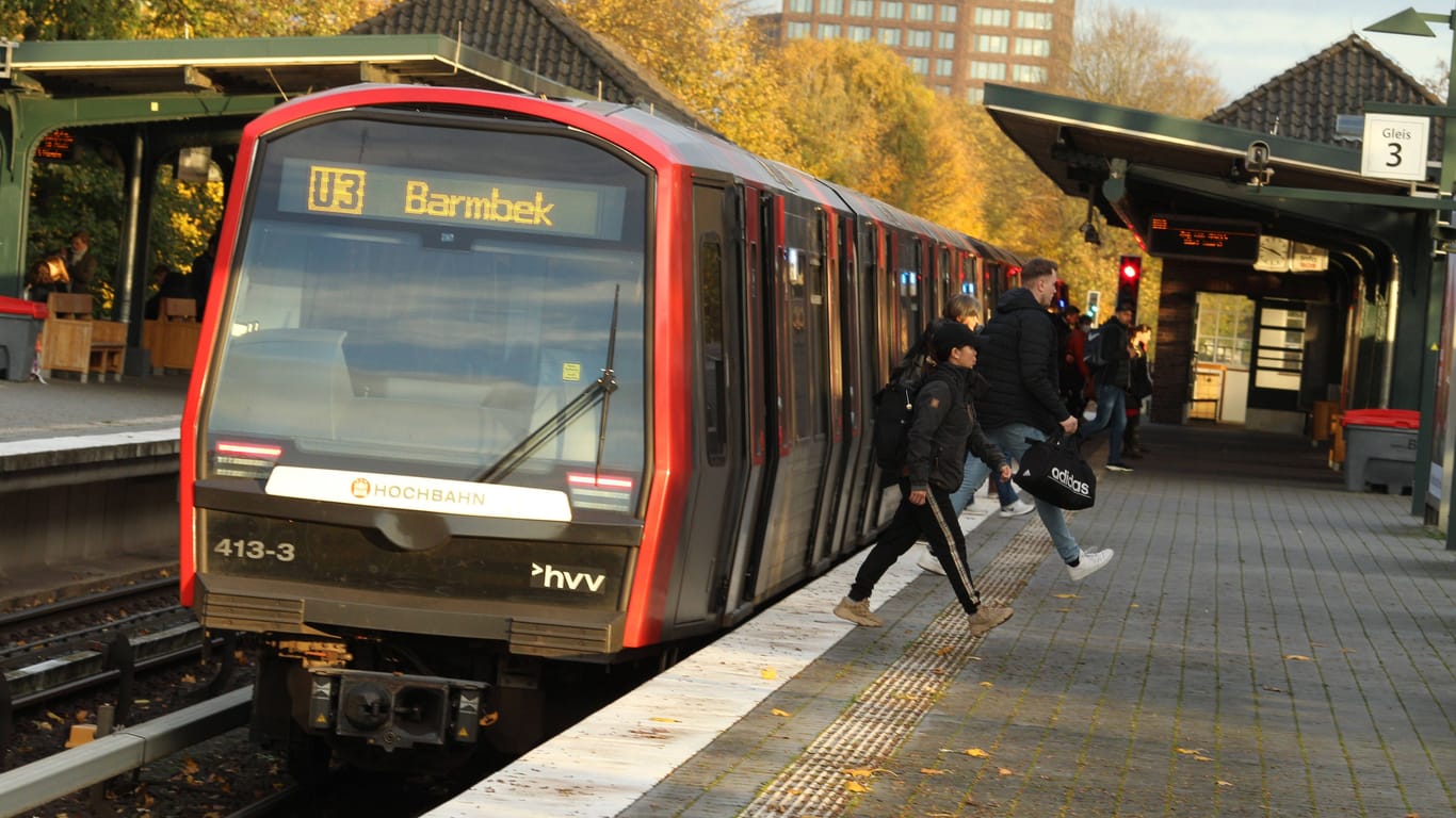 Eine U-Bahn der Linie U3 (Symbolbild): Die Züge verkehren in den kommenden Wochen nur alle 15 bis 20 Minuten.