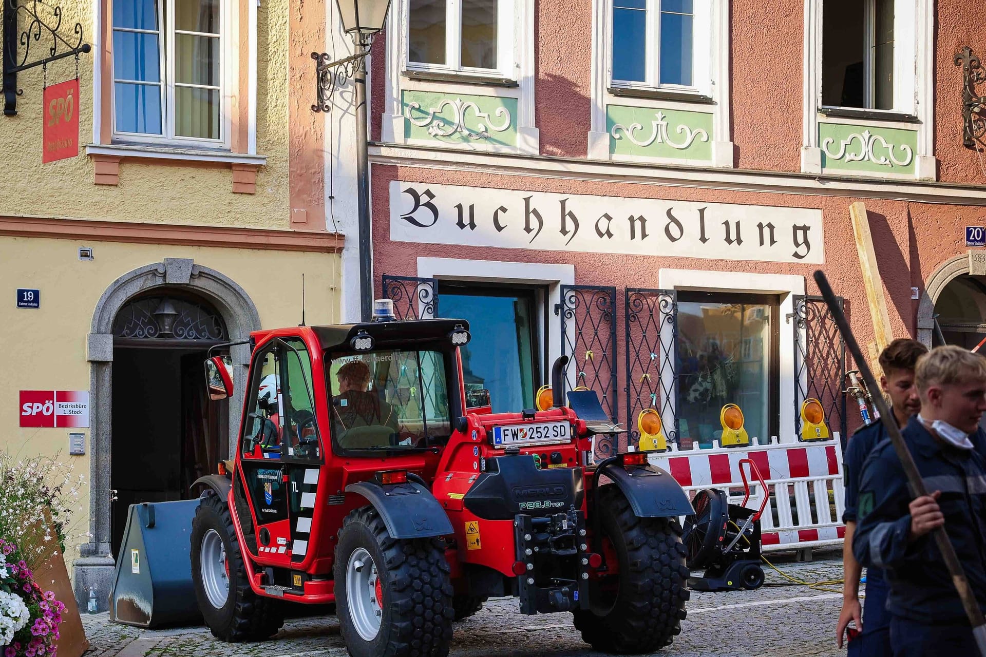 Zwei Bauarbeiter sterben bei einem Kellereinsturz in Schärding.