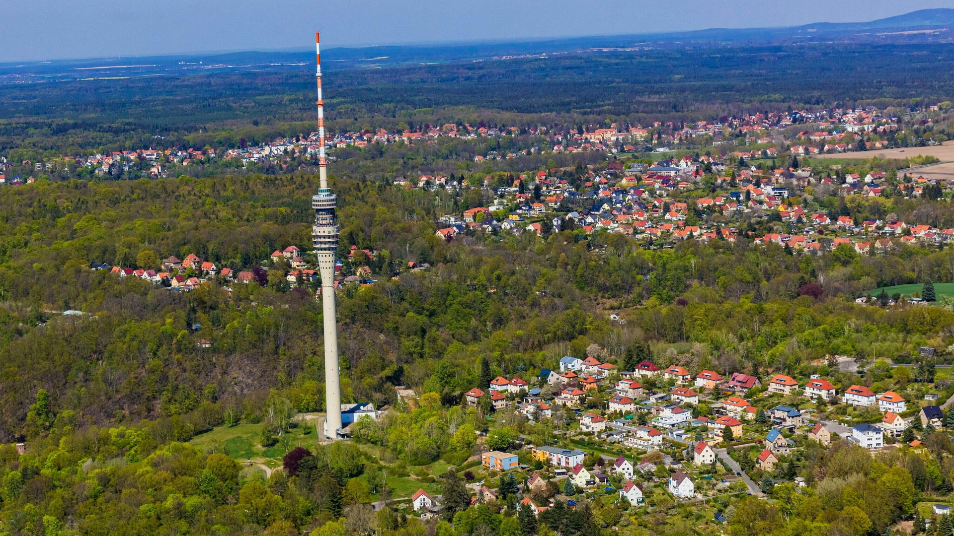 Luftaufnahme von Dresden-Pappritz mit dem Fernsehturm: