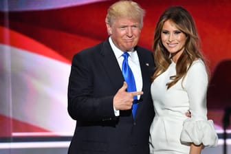 Donald Trump und seine Frau Melania: Sie hat eine Autobiografie veröffentlicht.