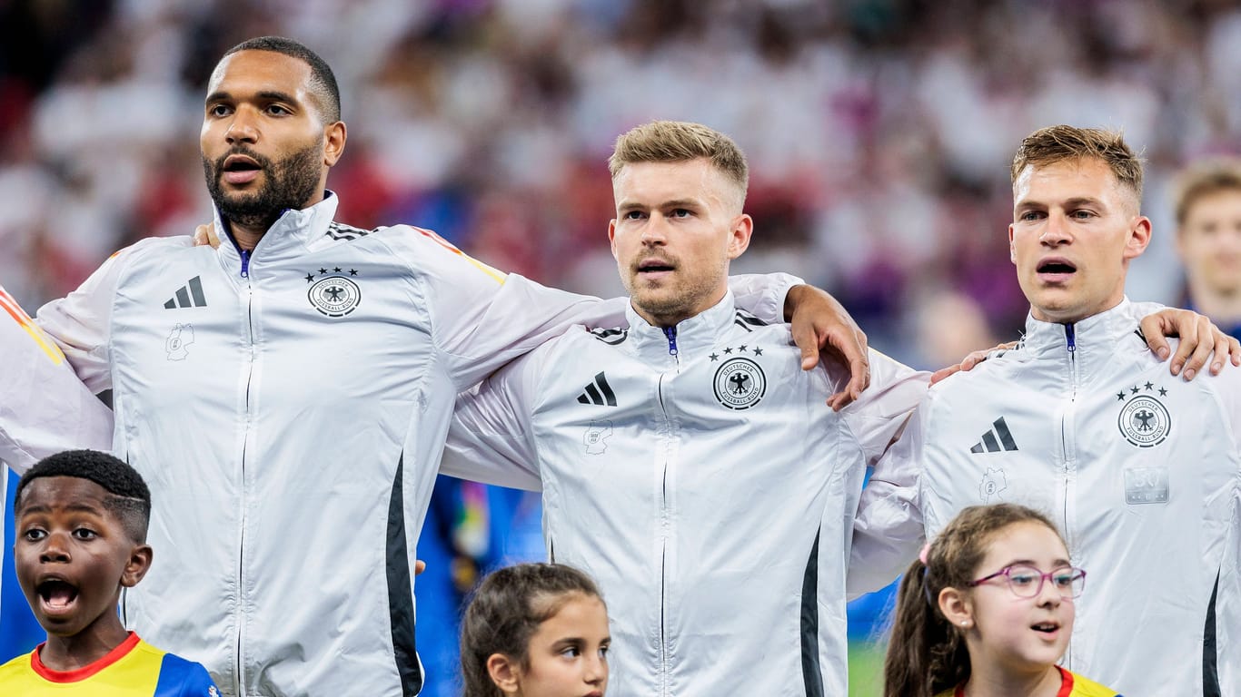 Jonathan Tah, Maximilian Mittelstädt und Joshua Kimmich (v. l. n. r.): Die Profis sind aktuell mit der deutschen Nationalmannschaft unterwegs.