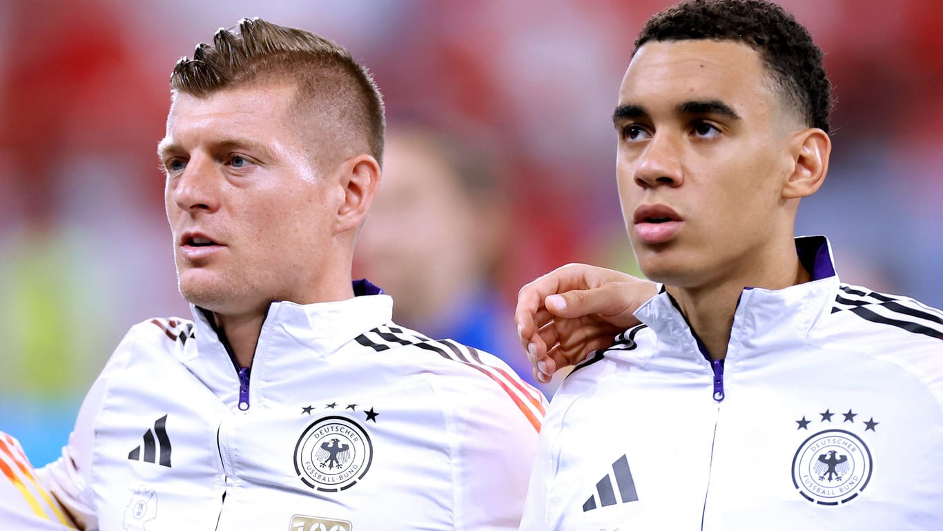 Toni Kroos (links) und Jamal Musiala: Sein Ex-Mitspieler hält große Stücke auf den Jungstar.