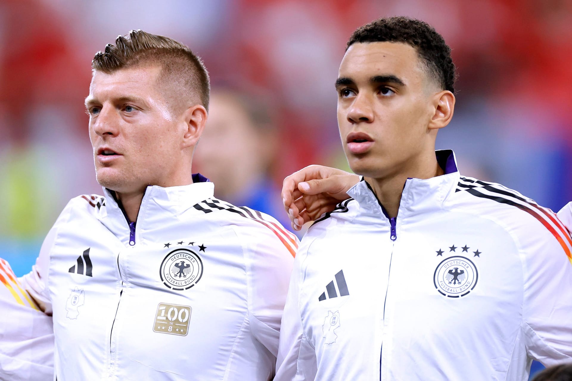 Toni Kroos (links) und Jamal Musiala: Sein Ex-Mitspieler hält große Stücke auf den Jungstar.