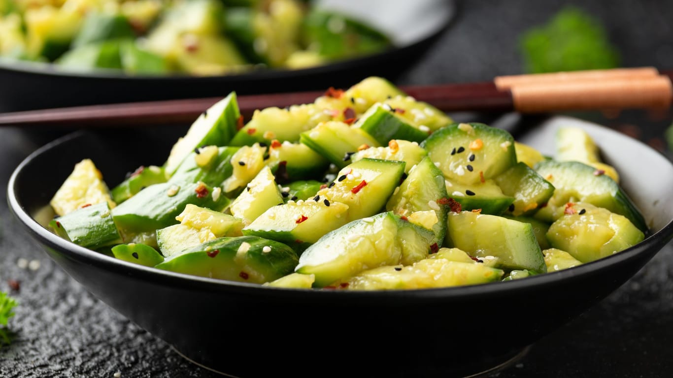 Chinesischer Gurkensalat: Ein Traditionsgericht aus China.