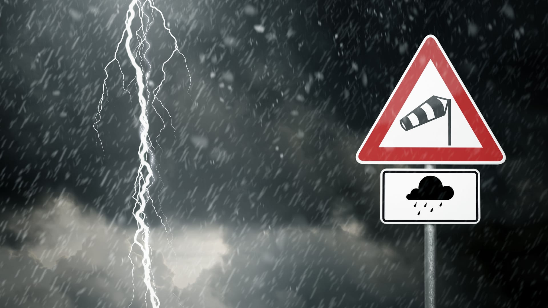 Wetterwarnung (Symbolbild): In Teilen Deutschlands soll es am Wochenende zu schweren Unwettern kommen.