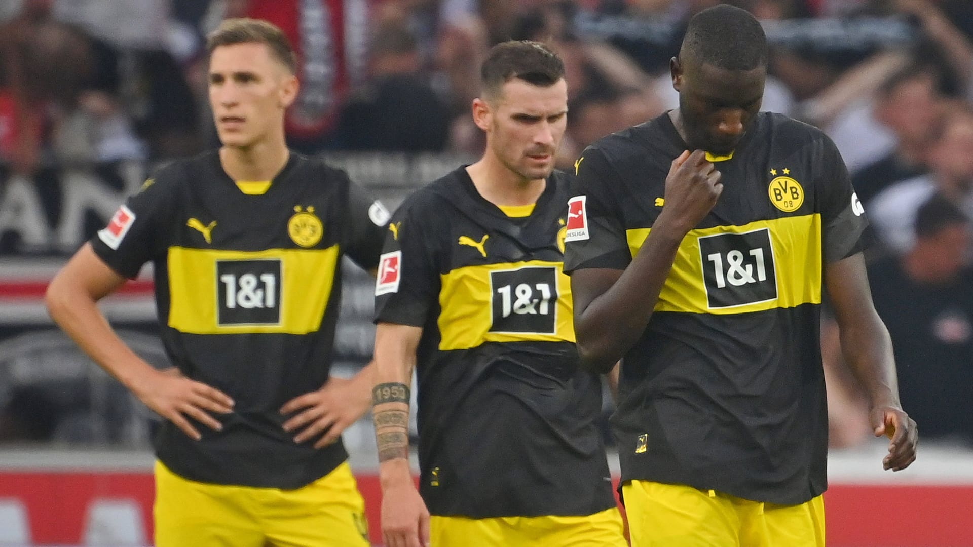 Gesenkte Häupter: Dortmunds Schlotterbeck, Groß und Guirassy (v. li.) im Spiel gegen den VfB Stuttgart.