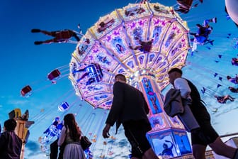 Kettenkarussel auf der Wiesn (Symbolfoto): Mitfahren sollte nur, wer noch trittsicher ist.