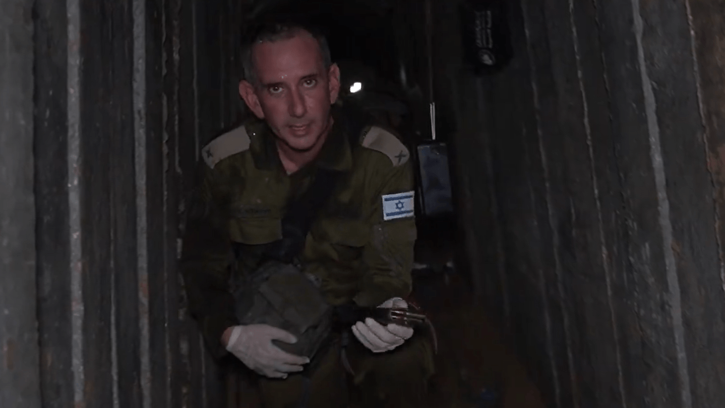 Daniel Hagari: Der israelische Armeesprecher hat ein Video aus dem Tunnel veröffentlicht, in dem zuletzt sechs Geiseln der Hamas starben.