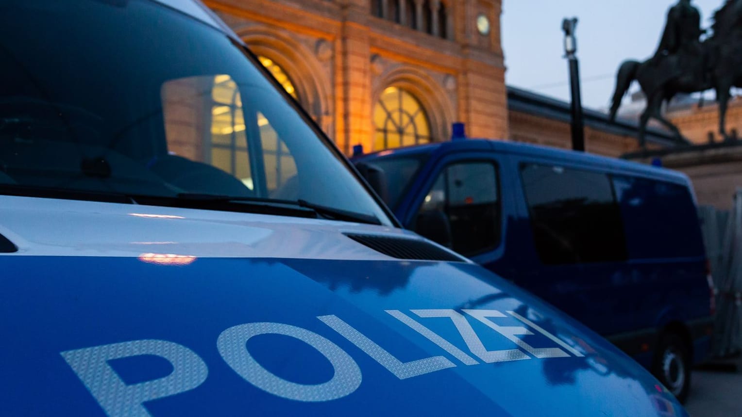 Polizei vor dem Hauptbahnhof - Archiv