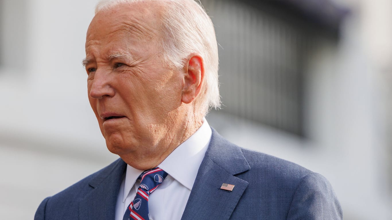 US-Präsident Joe Biden spricht nach dem erneuten Attentatsversuch auf Donald Trump zu Reportern vor dem Weißen Haus.