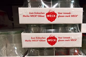 Weck-Gläser (Symbolbild): Mehr als 30 Mitarbeiter sollen im Zuge einer Umstrukturierung ihren Job verlieren.