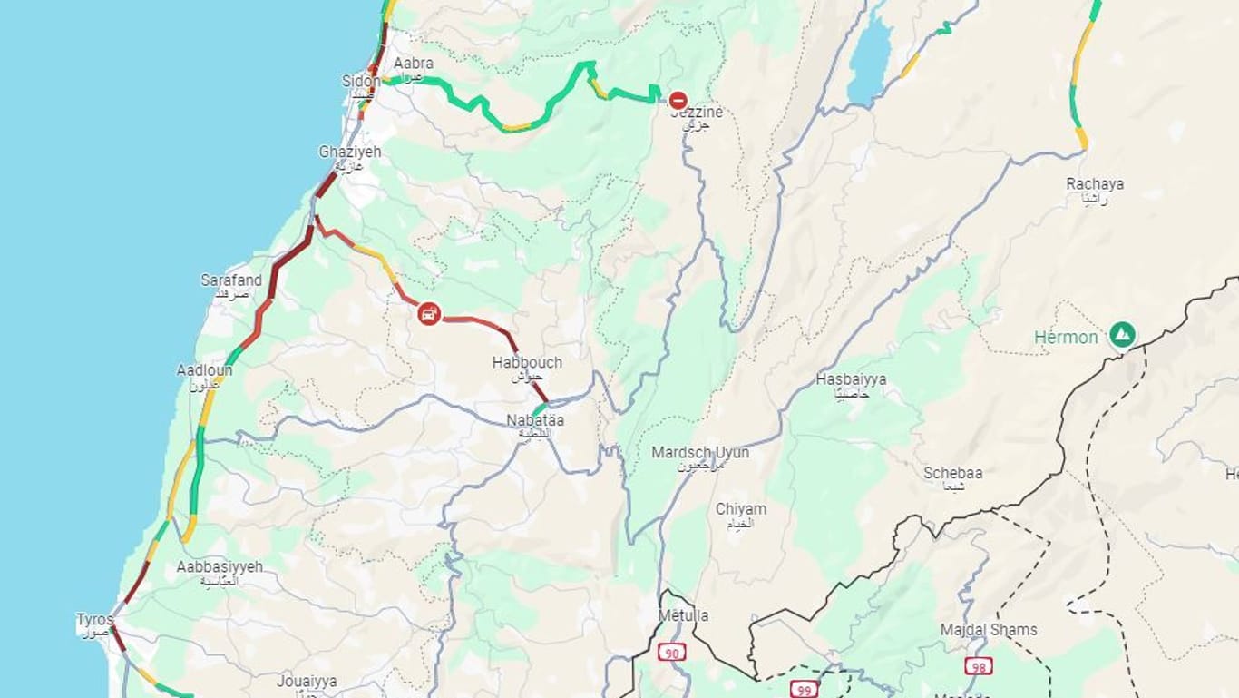 Im Süden Libanons staut sich der Verkehr gerade vor allem zwischen den Städten und Tyros; dort flüchten viele Menschen vor den israelischen Luftangriffen.