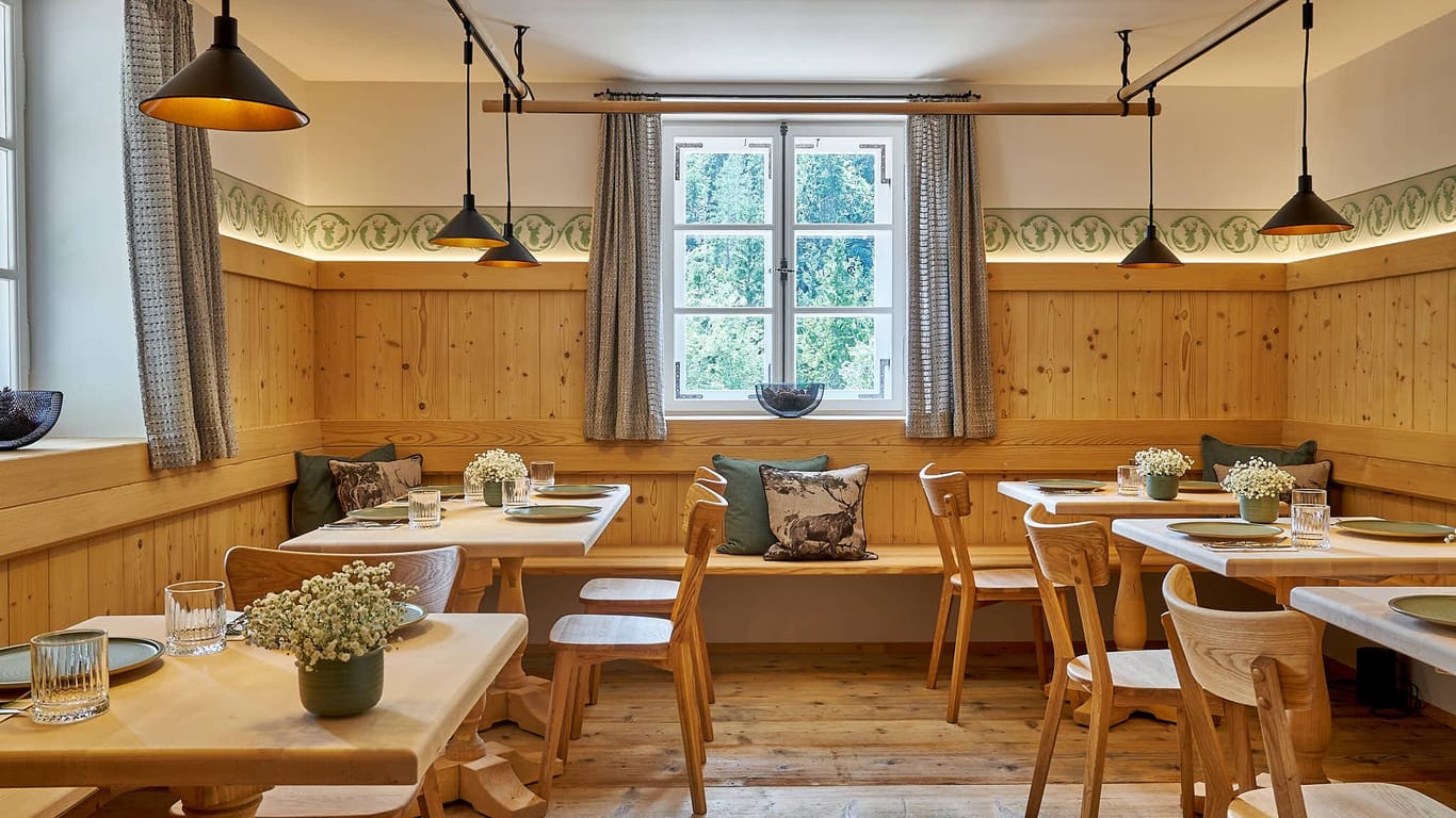 Der Gastraum in der Valepp: Das Gasthaus bleibt im Winter für vier Monate aufgrund von Auflagen geschlossen. Der Gastraum in der Valepp: Das Gasthaus bleibt im Winter für vier Monate aufgrund von Auflagen geschlossen.