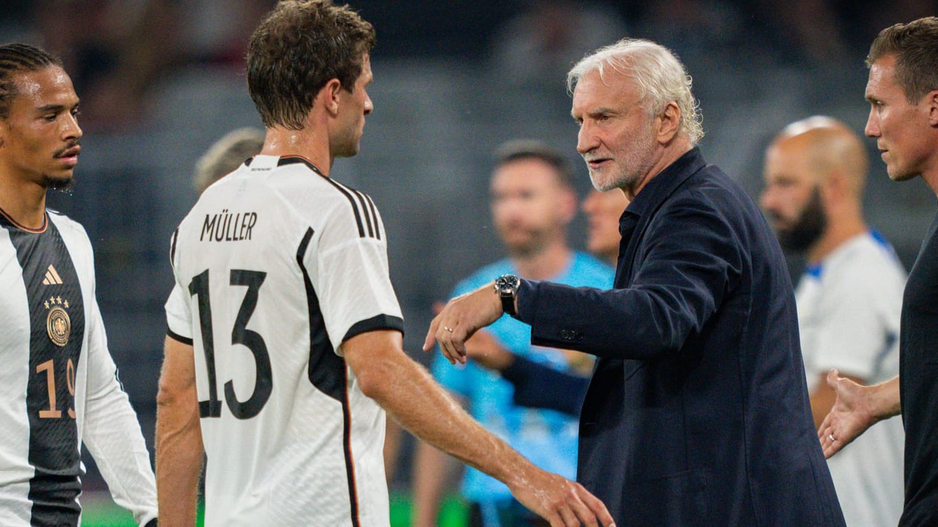 Thomas Müller (vorne links) und Rudi Völler haben ein gutes Verhältnis.