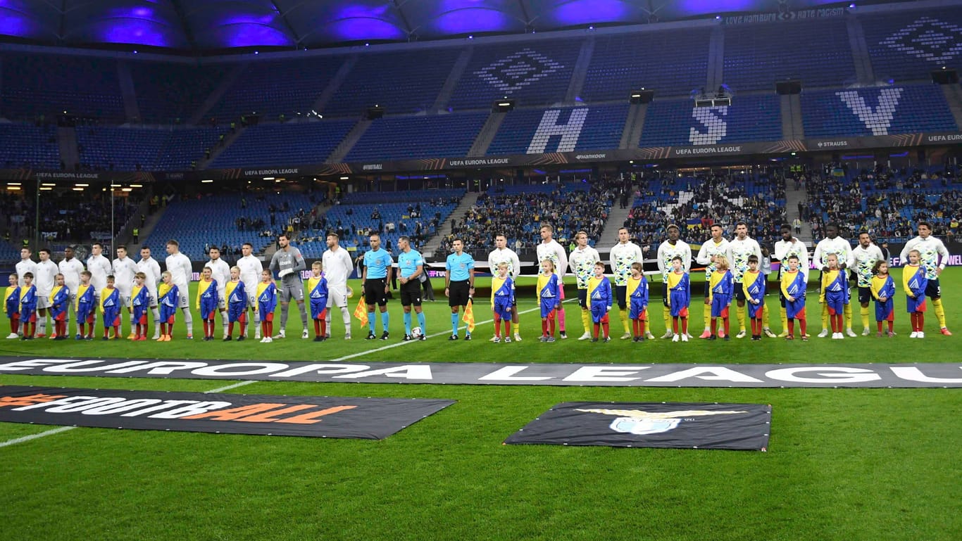 Leere Ränge im Volksparkstadion: Für das Spiel zwischen Kiew und Lazio Rom hat sich in Hamburg kaum jemand interessiert.