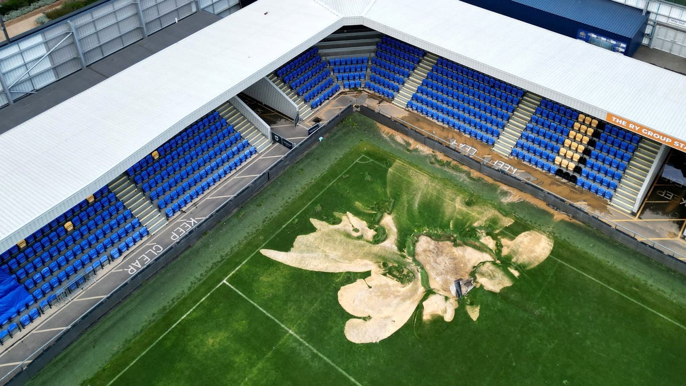 Vorerst geschlossen: Das Stadion des AFC Wimbledon wurde durch heftige Regenfälle und Überschwemmungen in Mitleidenschaft gezogen.