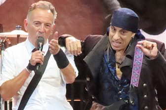 Bruce Springsteen (m.), Little Steven (r.) und Max Weinberg in Hannover (Archivbild): Der "Boss" und die E-Street-Band liefern seit 50 Jahren Welthits.