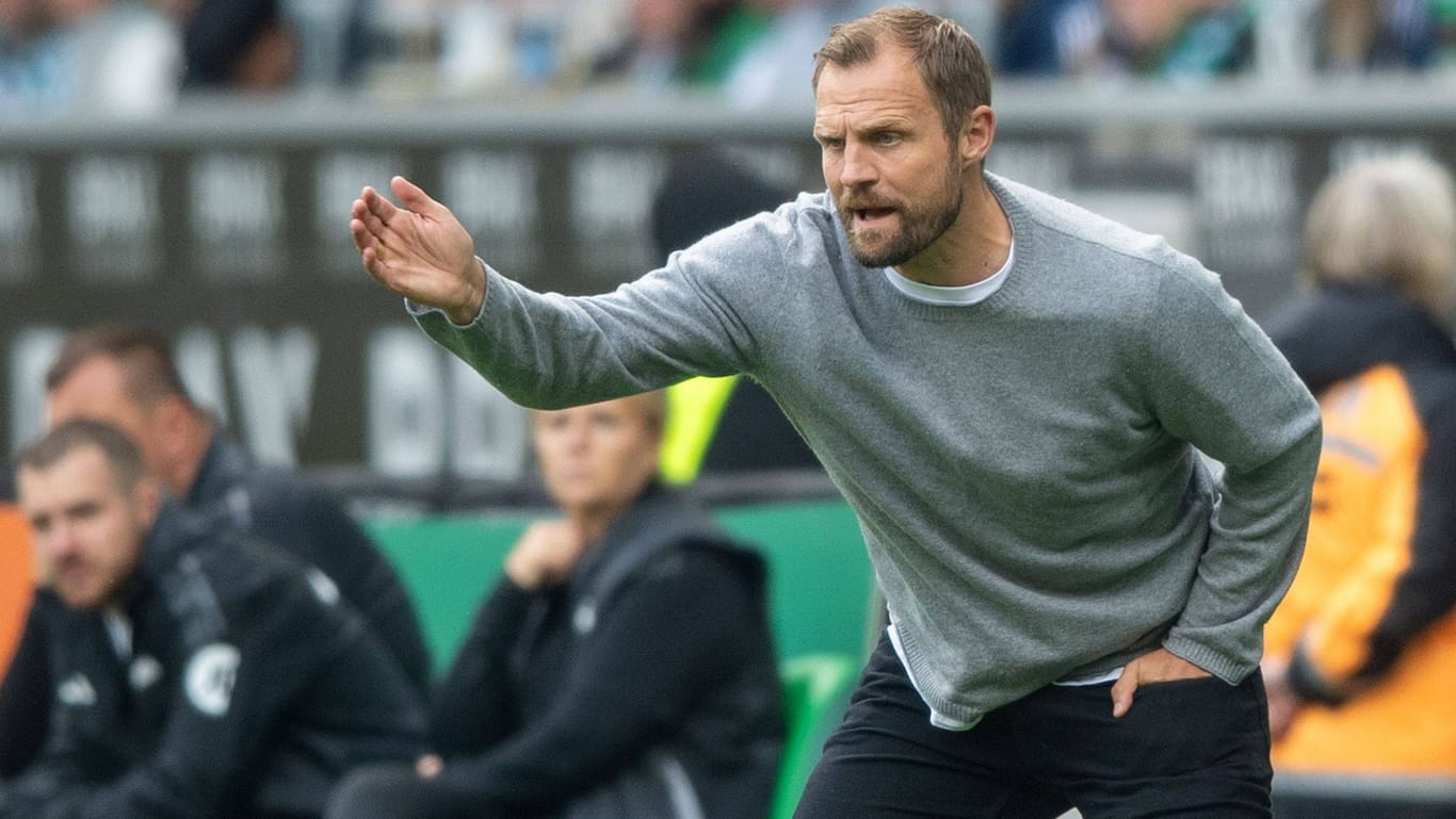 Bo Svensson beim Spiel in Gladbach: Der Union-Trainer musste eine späte Niederlage hinnehmen.