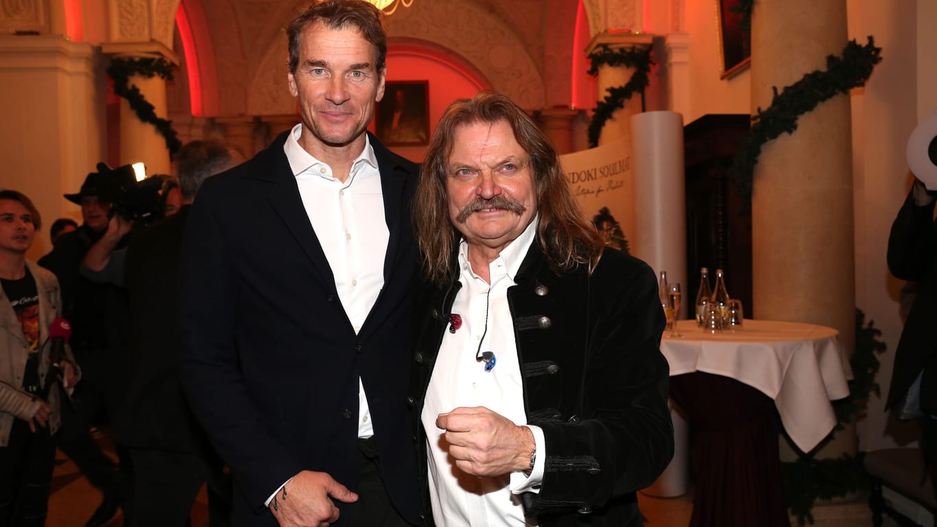 Lehmann (r.) mit dem Sänger Leslie Mandoki bei dessen 70. Geburtstag in München (Archivbild).