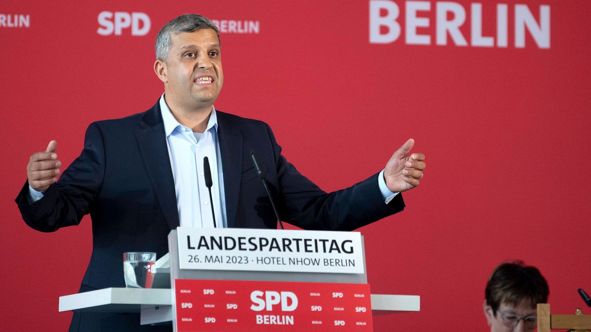 Raed Saleh, Parteitag SPD Berlin DEU, Deutschland, Germany, Berlin, 26.05.2023 Raed Saleh , co Vorsitzender der Berliner SPD und Fraktionsvorsitzender der SPD im Berliner Abgeordnetenhaus, auf dem Landesparteitag der Berliner SPD in Berlin Deutschland . Nach dem Wahldesaster und der Wahlwiederholung fuer das Abgeordnetenhaus wird die Parteifuehrung innerhalb der Partei stark kritisiert