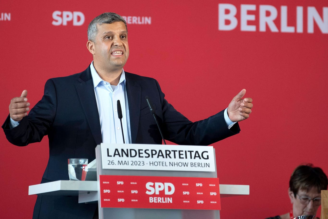 Raed Saleh, Parteitag SPD Berlin DEU, Deutschland, Germany, Berlin, 26.05.2023 Raed Saleh , co Vorsitzender der Berliner SPD und Fraktionsvorsitzender der SPD im Berliner Abgeordnetenhaus, auf dem Landesparteitag der Berliner SPD in Berlin Deutschland . Nach dem Wahldesaster und der Wahlwiederholung fuer das Abgeordnetenhaus wird die Parteifuehrung innerhalb der Partei stark kritisiert