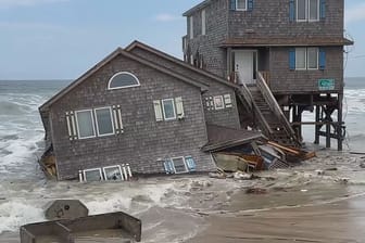 Erosion: Drittes Haus an North Carolina Küste innerhalb einer Woche eingestürzt.