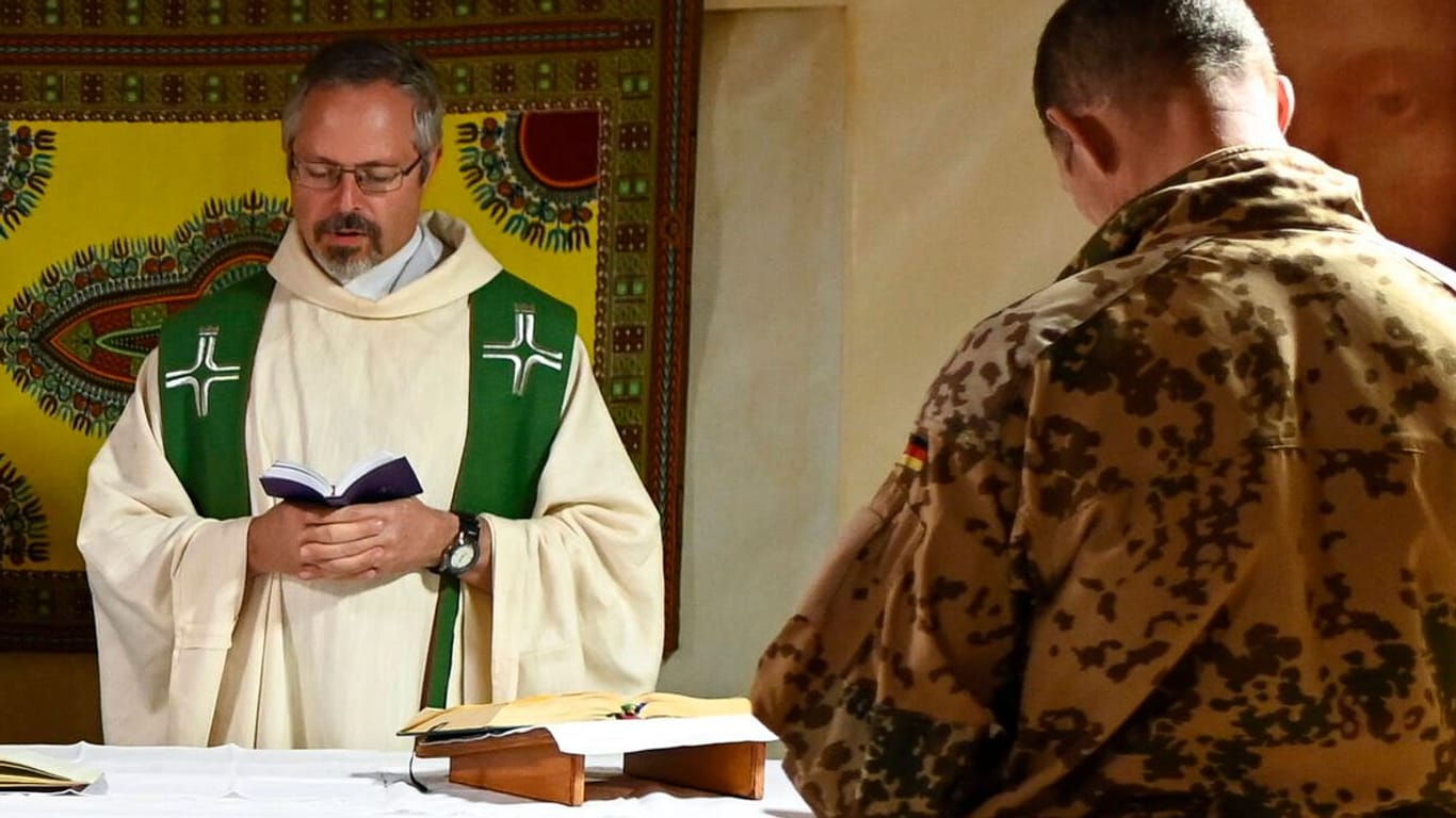 Eine Feldkirche der Bundeswehr (Symbolbild): Die evangelische Kirche will sich für den Ernstfall vorbereiten.