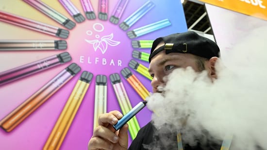 The company Elfbar, which has disposable e-cigarettes in its range, is presenting products at Intertabac 2023. (Source: Roberto Pfeil/dpa/dpa-bilder)