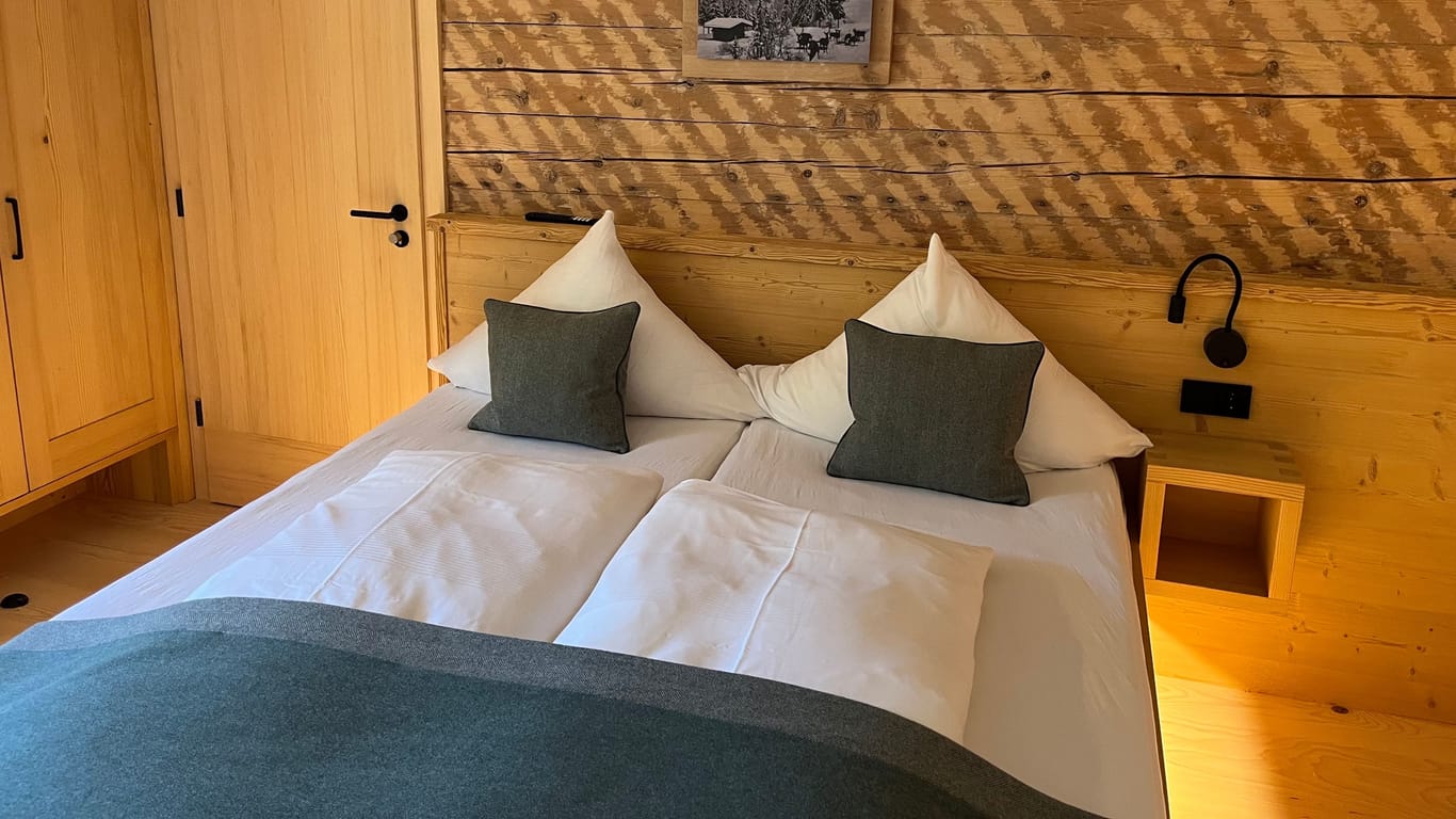 Ein Zimmer im Gasthof Valepp: Dort gibt es fast alles, was es in Hotels im Tal gibt.