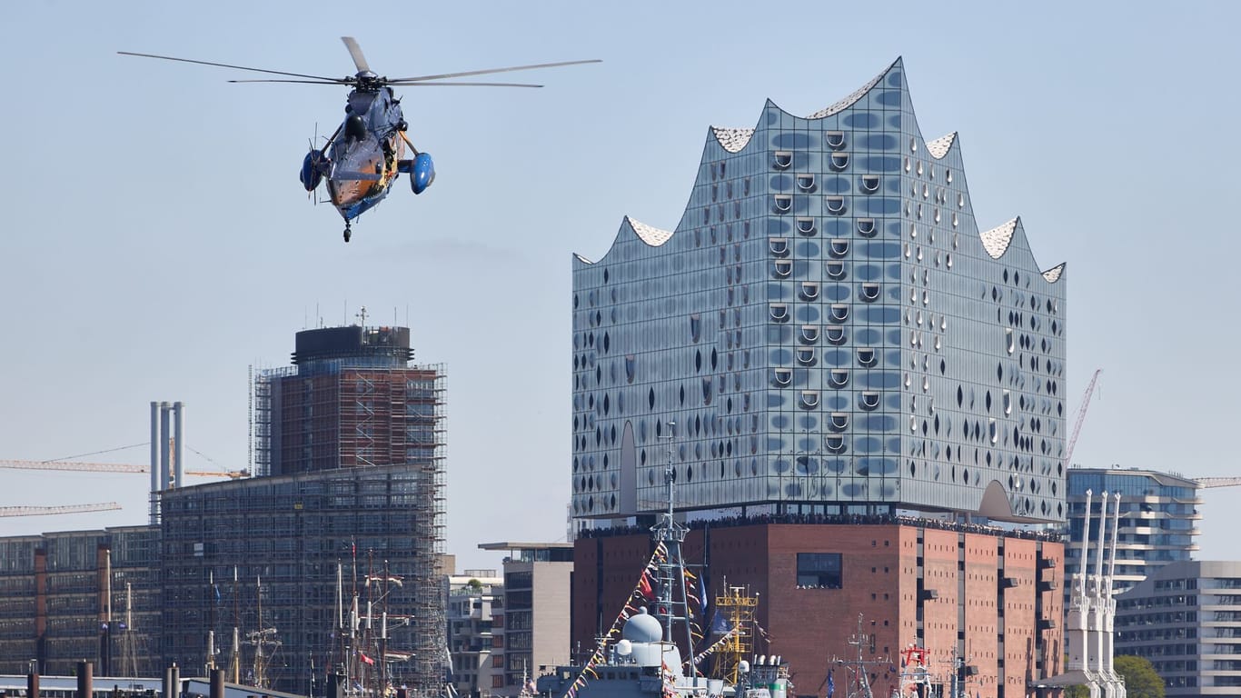 Der Hamburger Hafen verwandelt sich in einen Übungsplatz der Bundeswehr.