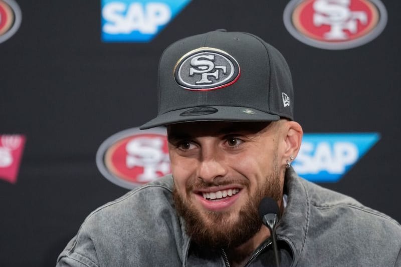 Der Football-Spieler Ricky Pearsall von den San Francisco 49ers spricht bei einer NFL-Football-Pressekonferenz (Archivbild).