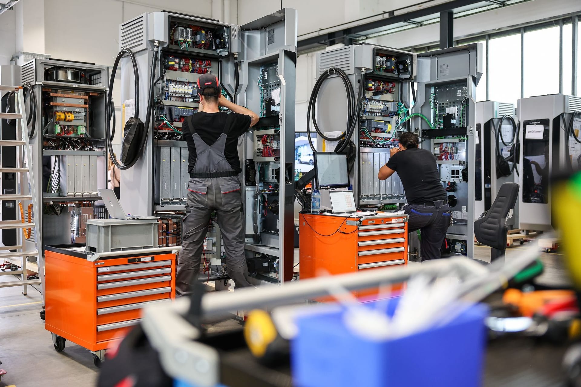 Produktion von E-Ladesäulen bei Siemens Produktion von E-Ladesäulen bei Siemens
