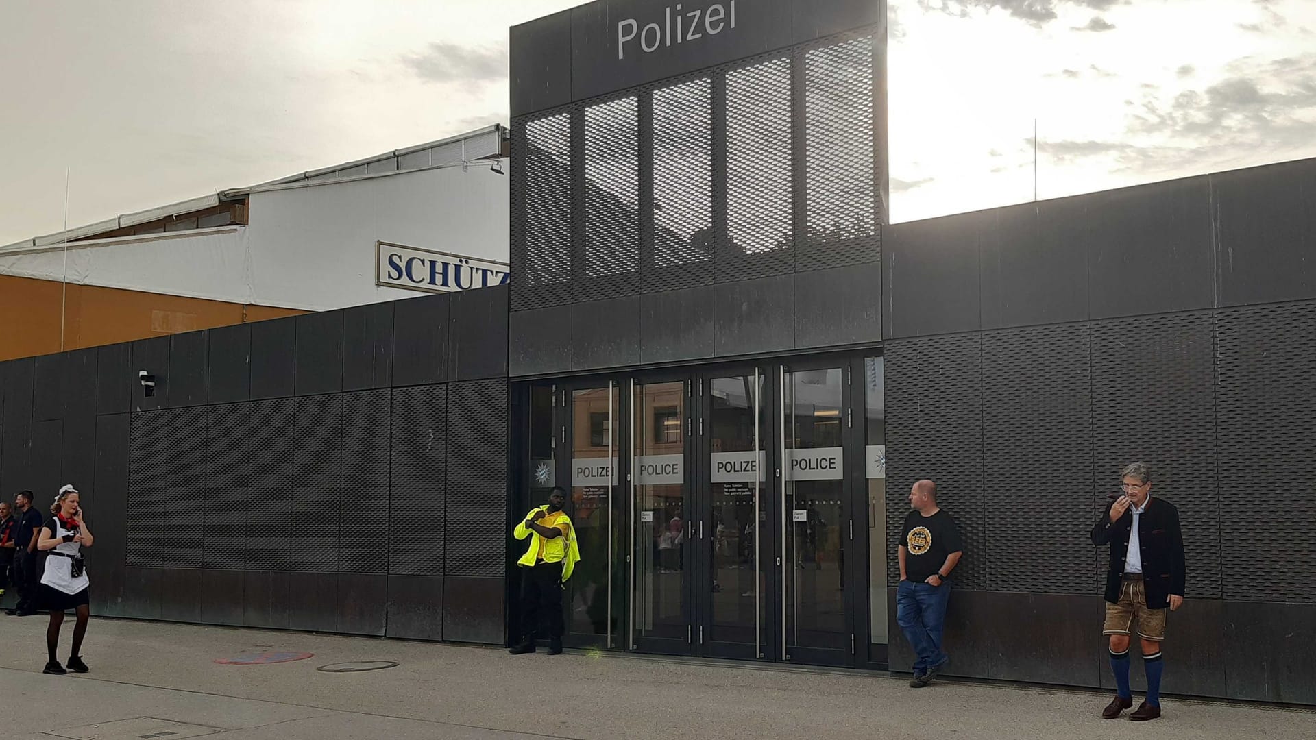 Die Einsatzzentrale der Polizei auf dem Oktoberfest: Sie ist weitestgehend unabhängig von der Münchner Polizeizentrale.