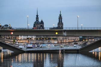 Carolabrücke in Dresden eingestürzt