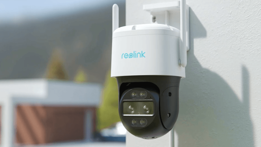 Die Reolink TrackMix WiFi kombiniert zwei Linsen mit automatischer Personen-, Fahrzeug- und Haustierverfolgung in einem einzigen Gerät, um gleichzeitig Nah- und Weitwinkelaufnahmen zu bieten. So wird eine umfassende Überwachung mit hoher Detailgenauigkeit ermöglicht.