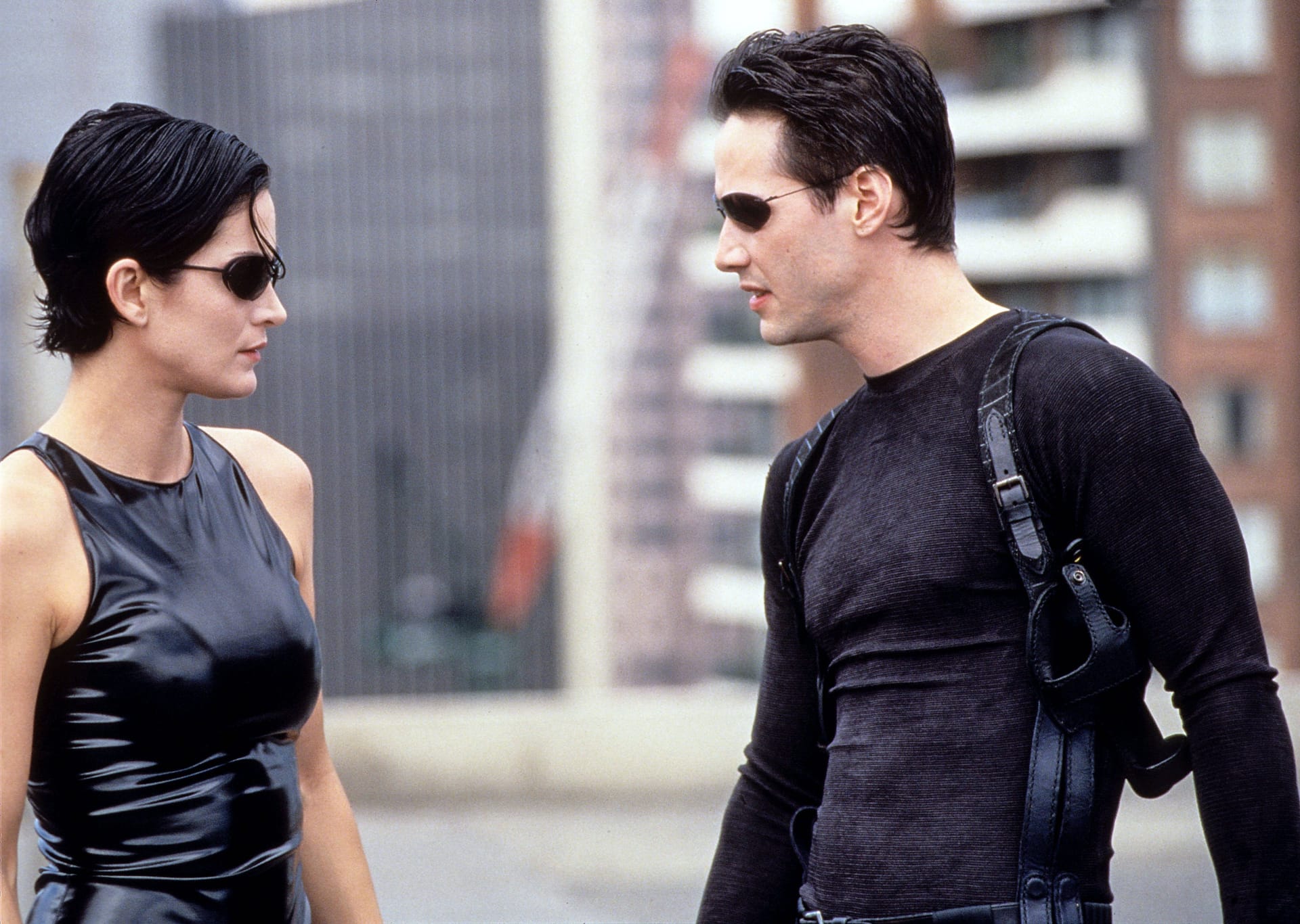 Keanu Reeves und Carrie-Anne Moss spielen Neo und Trinity.