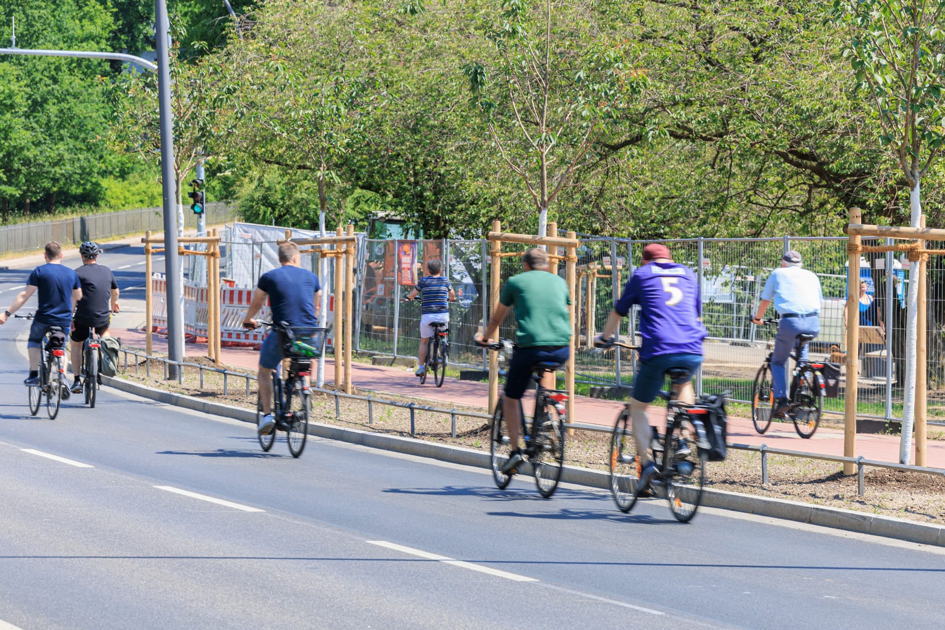 Ein Teil des neuen Radwegs an der Elbchaussee (Symbolfoto): Auf einem anderen Abschnitt wird es für Radfahrer eng.