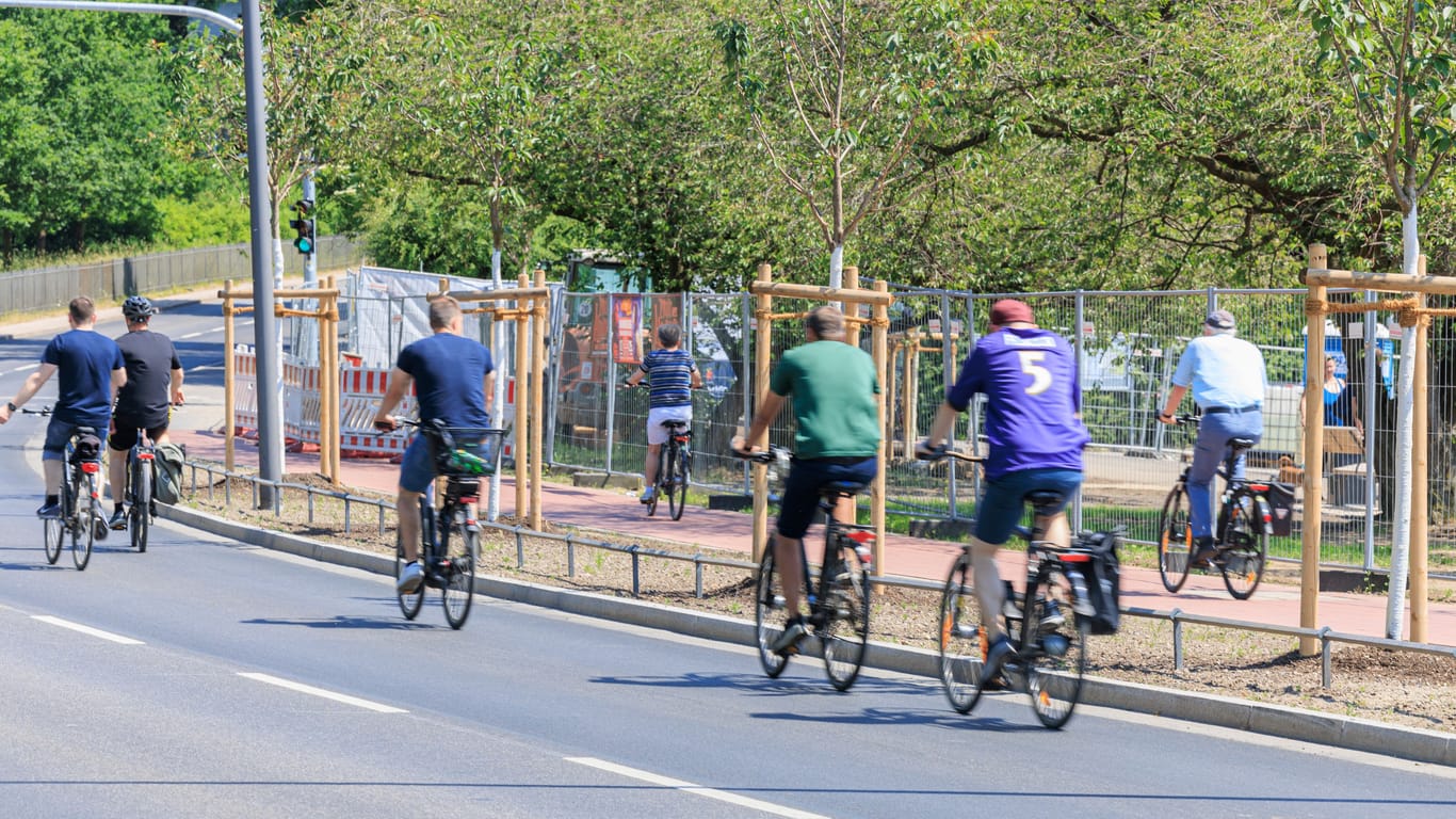 Ein Teil des neuen Radwegs an der Elbchaussee (Symbolfoto): Auf einem anderen Abschnitt wird es für Radfahrer eng.