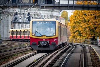 S9 in Berlin (Archivbild): In den kommenden Wochen müssen Reisende auf Ersatzbusse und Regionalbahnen zurückgreifen.