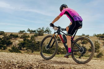 Spezialversicherungen können sich lohnen: Viele separate Fahrradversicherungen bieten über den Diebstahlschutz hinaus wertvolle Zusatzleistungen.