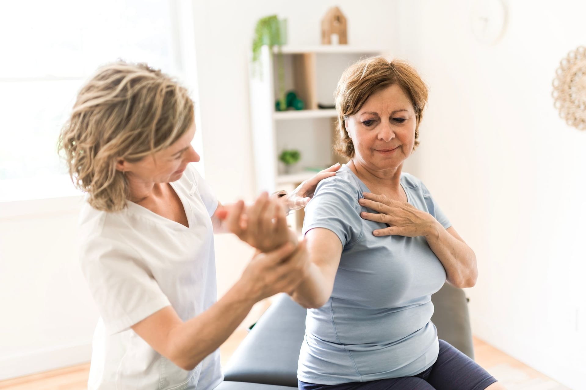 Physiotherapie: Eine Reha soll helfen, Menschen wieder an ihren Arbeitsplatz zurückzubringen.