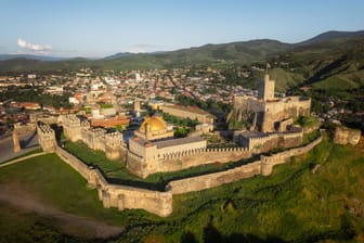 Die Burg von Rabati in Akhaltsikhe, Georgien: Die Festung ist Schauplatz eines Lichterfestes.