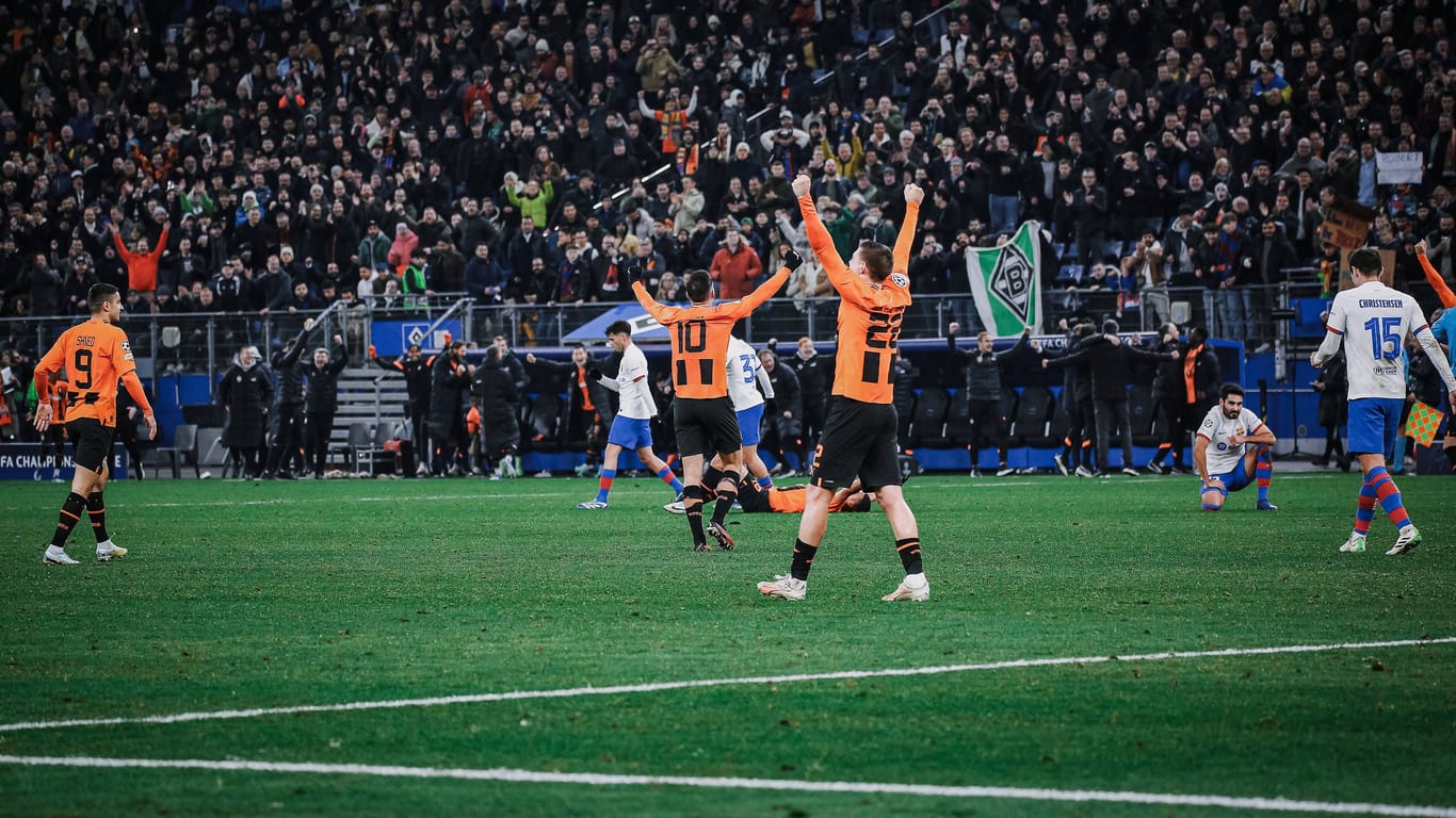 Donezk-Spieler feiern in Hamburg (Archivbild): Vor einem Jahr schlug der ukrainische Meister den FC Barcelona im Volksparkstadion.