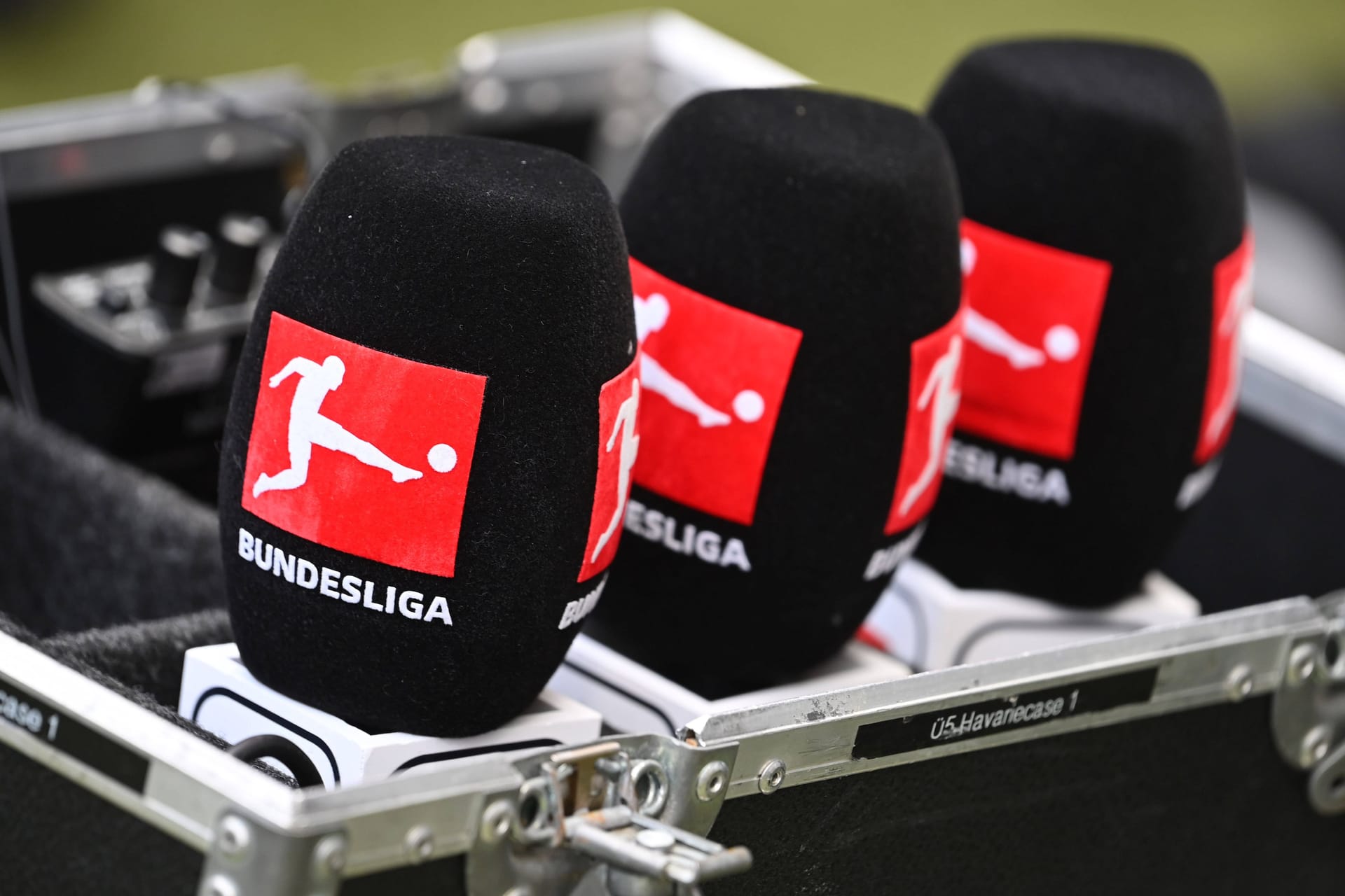 Mikrofone der Bundesliga: Vor Gericht hat der Streamingsender DAZN gewonnen-