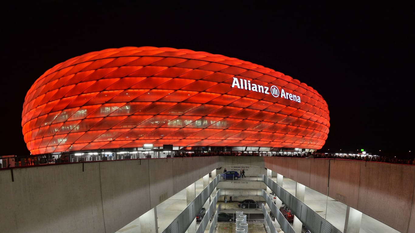 Allianz Arena in München: Die Fassade kann die Farbe wechseln.