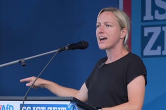 AfD-Abgeordnete Lena Kotré: "Hauptsache – sie – sind – weg."